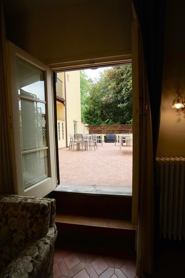 La Terrazza Di Via Elisa Couette-café